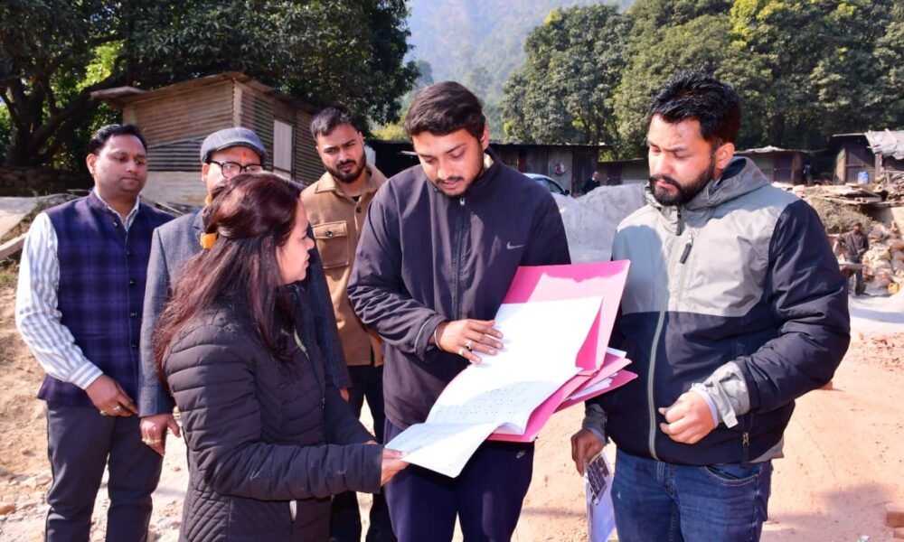 जिलाधिकारी ने किया ग्राम खोली स्थित क्रिटिकल केयर ब्लॉक का औचक निरीक्षण